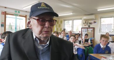 Un veterano della Seconda Guerra Mondiale, 103 anni, condivide la sua esperienza di bombardiere in vista dell’anniversario del VE Day