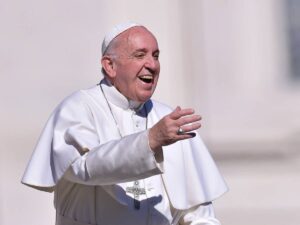 “Ce l’ho fatta, sono vivo”. Papa Francesco torna a casa