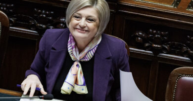 Calderone e la laurea, il question time alla Camera con la ministra del Lavoro, Salvini e Crosetto: la diretta
