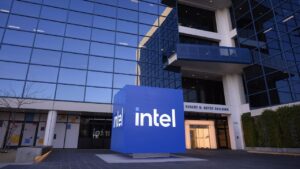 Intel riorganizza il CdA dopo l’arrivo del CEO Lip-Bu Tan: addio a tre membri