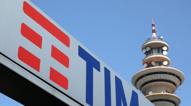 Tim torna italiana, Poste Italiane sale al 24,81%