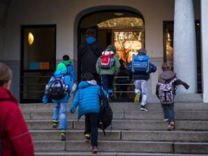 Quota pagata in ritardo: bambina di 9 anni esclusa dalla gita. Cosa è successo