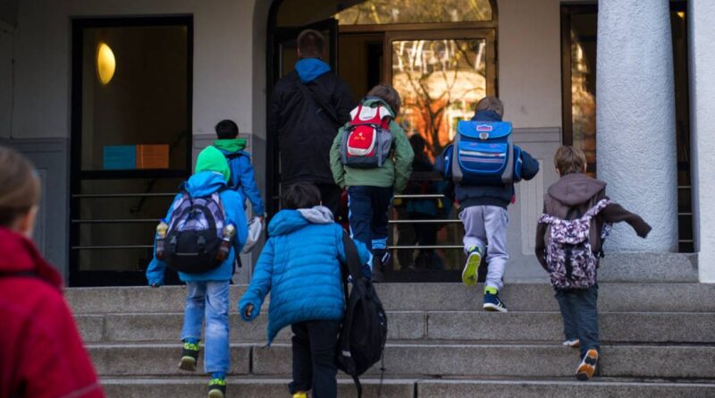 Quota pagata in ritardo: bambina di 9 anni esclusa dalla gita. Cosa è successo