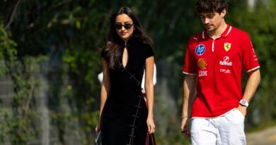Alexandra Saint Mleux, la fidanzata di Charles Leclerc, sta dettando le regole dello stile WAG in F1