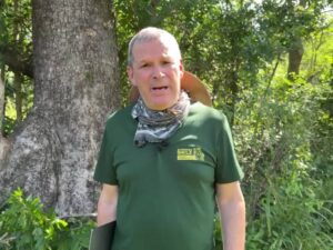 VIDEO: Fausto Biloslavo raggiunge l’albero sotto cui riposa Almerigo Grilz