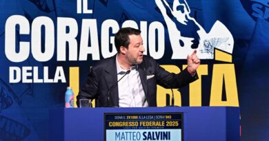 Salvini apre il congresso della Lega: “Sui dazi trattiamo con gli amici americani”