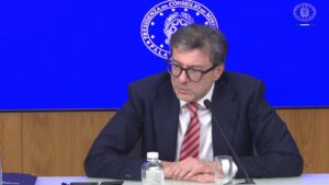 Giorgetti ammette: “Previsione di crescita dell’Italia? Se azzeccassi quella di quest’anno sarei un mago”