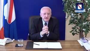 Stop al terzo mandato, De Luca: “Una vergogna, impugnata solo la legge in Campania. E le opposizioni zitte zitte”