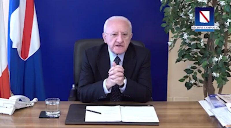Stop al terzo mandato, De Luca: “Una vergogna, impugnata solo la legge in Campania. E le opposizioni zitte zitte”
