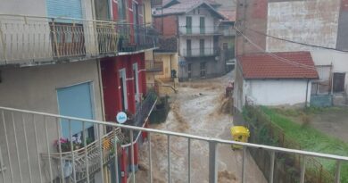 Maltempo in Piemonte: fiumi esondati, frane e smottamenti. Esonda la Dora a Ivrea, chiusa l’A5