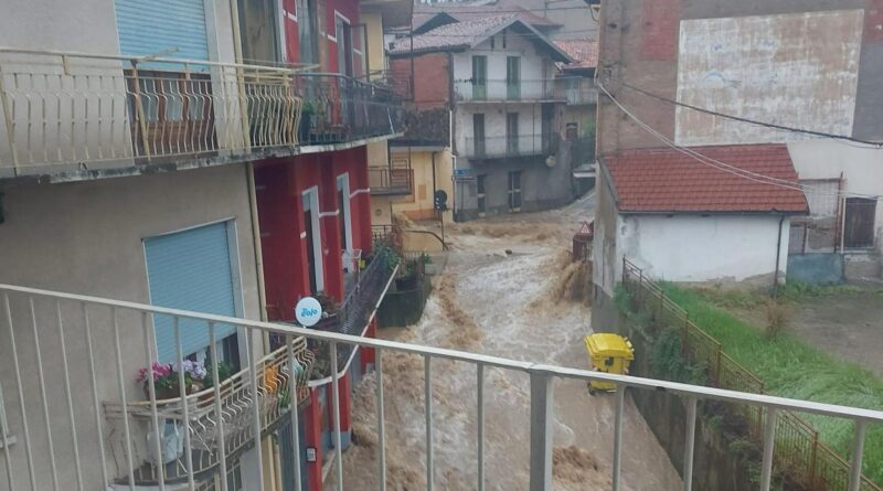 Maltempo in Piemonte: fiumi esondati, frane e smottamenti. Esonda la Dora a Ivrea, chiusa l’A5