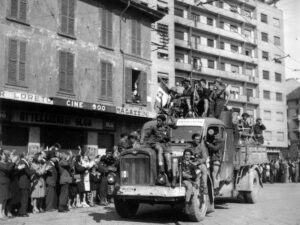 Se l’antifascismo immaginario è una vera carriera (redditizia)