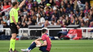 Lewandowski si fa male, a rischio per Barcellona-Inter