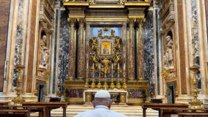 La tomba a Santa Maria Maggiore e le esequie snelle: le volontà del Papa