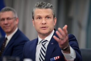 Il nuovo scandalo degli sms di Hegseth si aggiunge al disastro della sicurezza per Trump