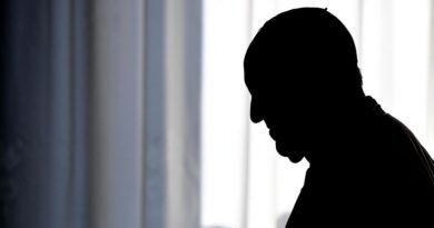 Addio a Francesco: i funerali del Papa sabato alle 10, cinque giorni di lutto nazionale. Musumeci: “Per il 25 aprile cerimonie acconsentite con sobrietà
