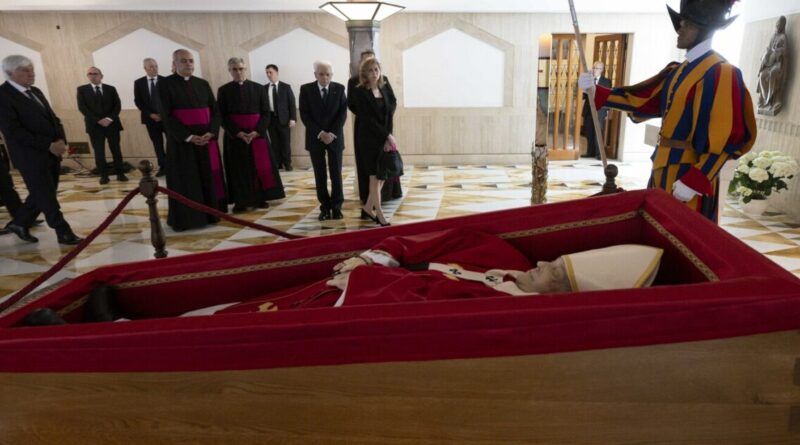 Papa Francesco, sabato i funerali: ci saranno Zelensky e Trump, non Putin. Attese a Roma oltre 200mila persone