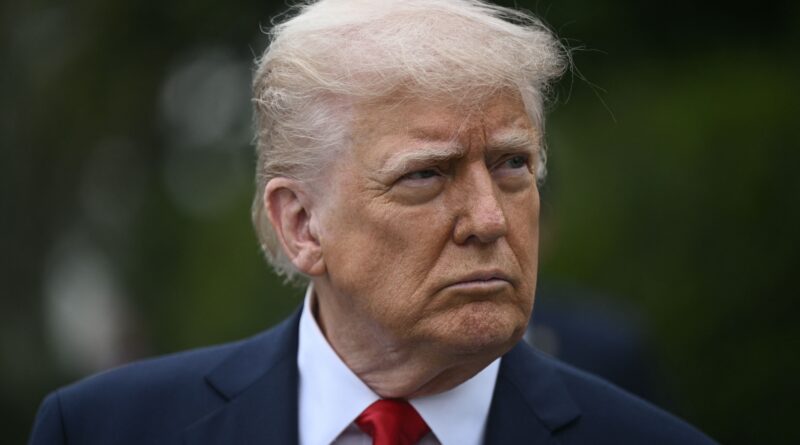 L’indice di gradimento di Trump è in costante calo, peggiore anche dei 100 giorni di Biden, Obama o Bush