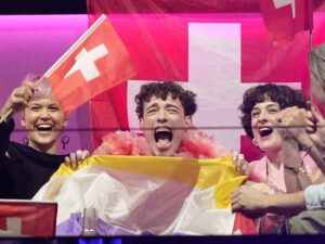 Cambio di rotta all’Eurovision: via libera alle bandiere dei pro Pal