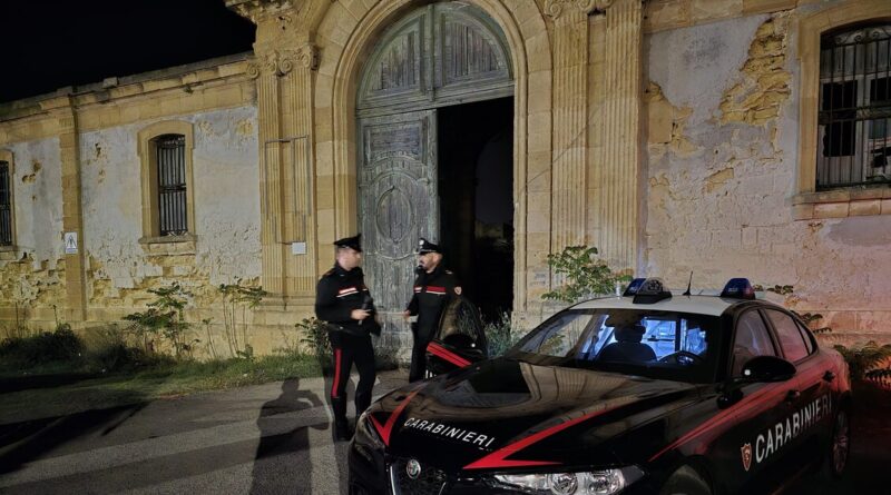 Cadono dal tetto di un casolare, muore un 14enne, gravissimo un 13enne
