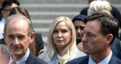Virginia Giuffre, che accusò Jeffrey Epstein e il principe Andrea di abusi sessuali, muore a 41 anni
