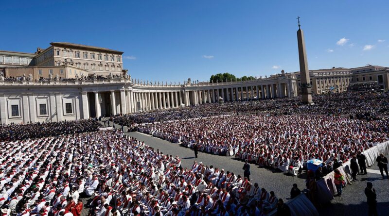 Papa sepolto a Santa Maria Maggiore. In 400mila tra piazza e percorso. Il cardinale Re: “Ha esortato a costruire ponti”