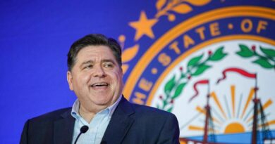 JB Pritzker, gli anti-Trump hanno una stella. Virale al suo appello alla mobilitazione di massa
