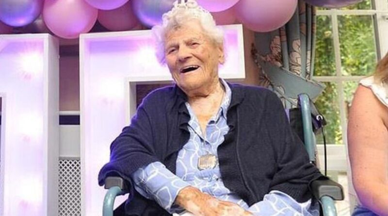 Una donna britannica diventa la persona più anziana del mondo a 115 anni