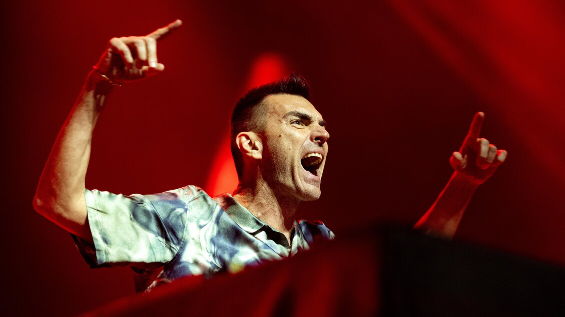 Gassmann apre il Concertone con ‘Bella ciao’. Omaggio a Francesco. Comunità ebraica contro Patagarri