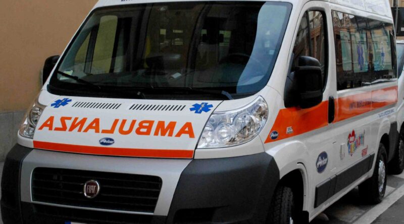 Tre incidenti sul lavoro in poche ore: operaio 46enne muore di infarto. Due feriti gravi dopo cadute dall’alto