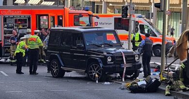 Tragico incidente a Stoccarda, auto travolge pedoni: 8 feriti, 3 gravi
