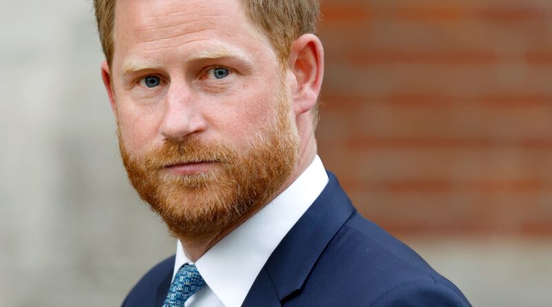 L’intervento di re Carlo nel caso del principe Harry nel Regno Unito sarebbe stato “costituzionalmente scorretto”, dice una fonte