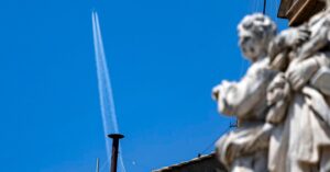 Nuovo papa, dal 7 maggio occhi puntati sul comignolo della Sistina: ecco cosa determina la fumata bianca