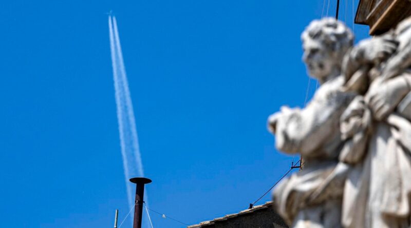 Nuovo papa, dal 7 maggio occhi puntati sul comignolo della Sistina: ecco cosa determina la fumata bianca