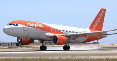 Fumo in cabina, paura a bordo di un volo easyJet: l’atterraggio d’emergenza a Malpensa, cos’è successo