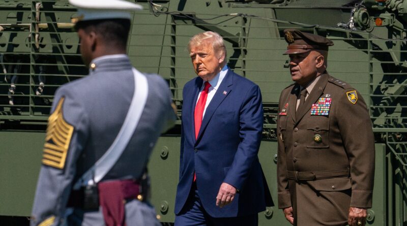 Il compleanno di Donald Trump coincide con un’imponente parata militare