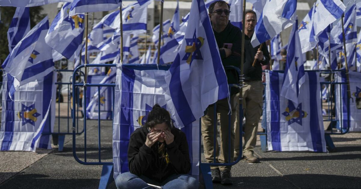 Le famiglie degli ostaggi contro il piano di Netanyahu. “Il governo sceglie i territori, non i nostri cari”