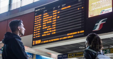 Scioperi: oggi si fermano i treni, revocato lo stop di venerdì per gli aerei
