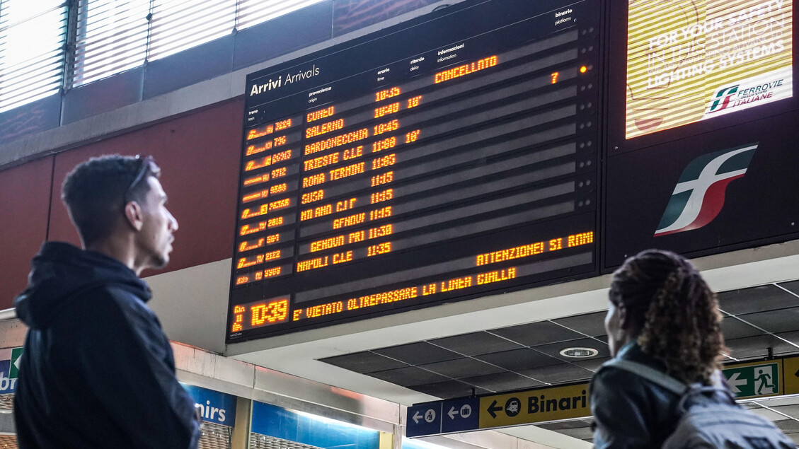 Scioperi: oggi si fermano i treni, revocato lo stop di venerdì per gli aerei