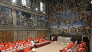 Al via il Conclave: “Basta guerre”, l’eredità di Francesco per i cardinali