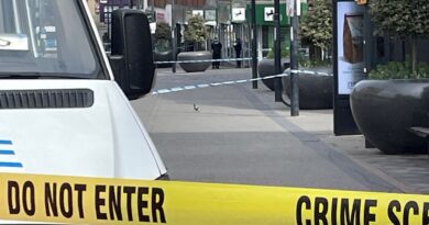 Uomo accusato di omicidio dopo l’accoltellamento in banca