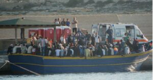 Tre cadaveri a Lampedusa: 2 sono bimbi di 2 anni