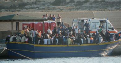 Tre cadaveri a Lampedusa: 2 sono bimbi di 2 anni