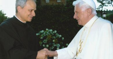 Il filo rosso tra Leone XIV e Benedetto XVI: il gesto che svela la vera eredità di papa Ratzinger