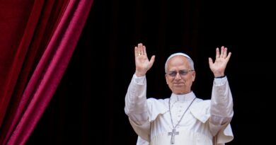 Papa Leone chiede pace e aiuti a Gaza mentre Trump parte per il Medio Oriente