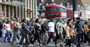 Stretta sull’immigrazione nel Regno Unito: per ottenere un permesso di lavoro bisognerà sapere già l’inglese