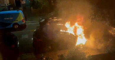 Ucraino, 21 anni, accusato per gli incendi di case e auto legati a Starmer