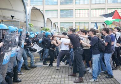 Momenti di tensione tra Pro Pal e forze dell’ordine al Salone del libro di Torino: il video