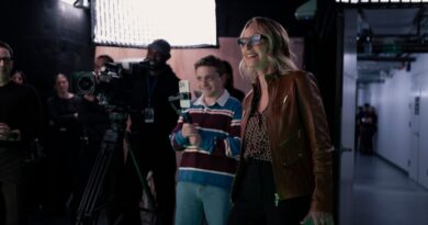 Helen Hunt pensa che la scioccante uscita di scena del suo personaggio di ‘Hacks’ sia stata “sorprendente e inevitabile”