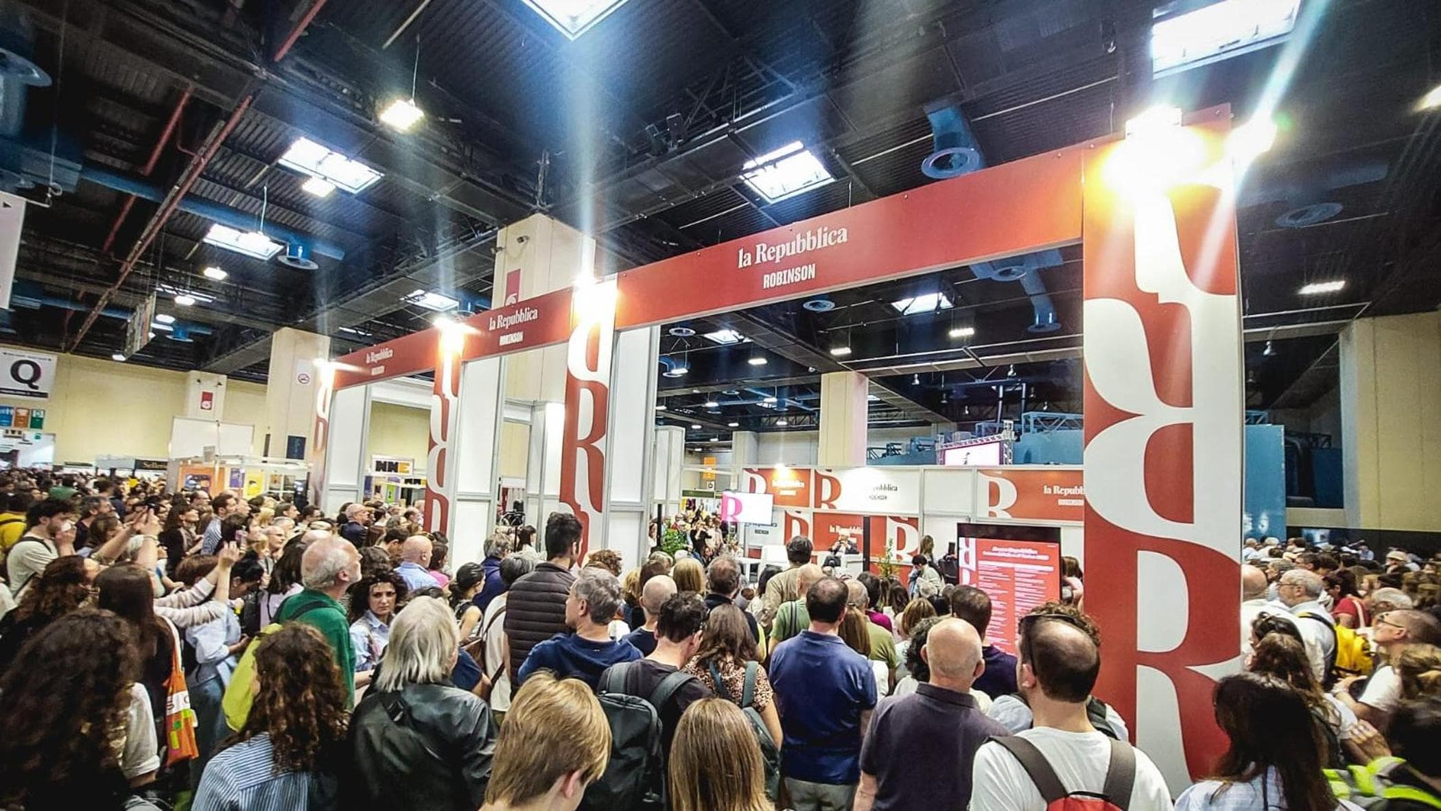Salone del Libro di Torino, gli ospiti di oggi all’Arena Robinson. Oggi Albanese, Scurati, Recalcati